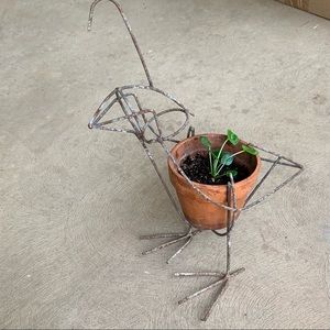 VTG Wired Chicken Planter